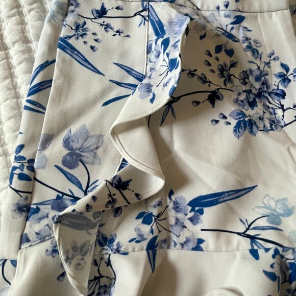 Boho Apparel Floral Ruffle Shorts – Blue & White size 10 - Picture 5 of 5